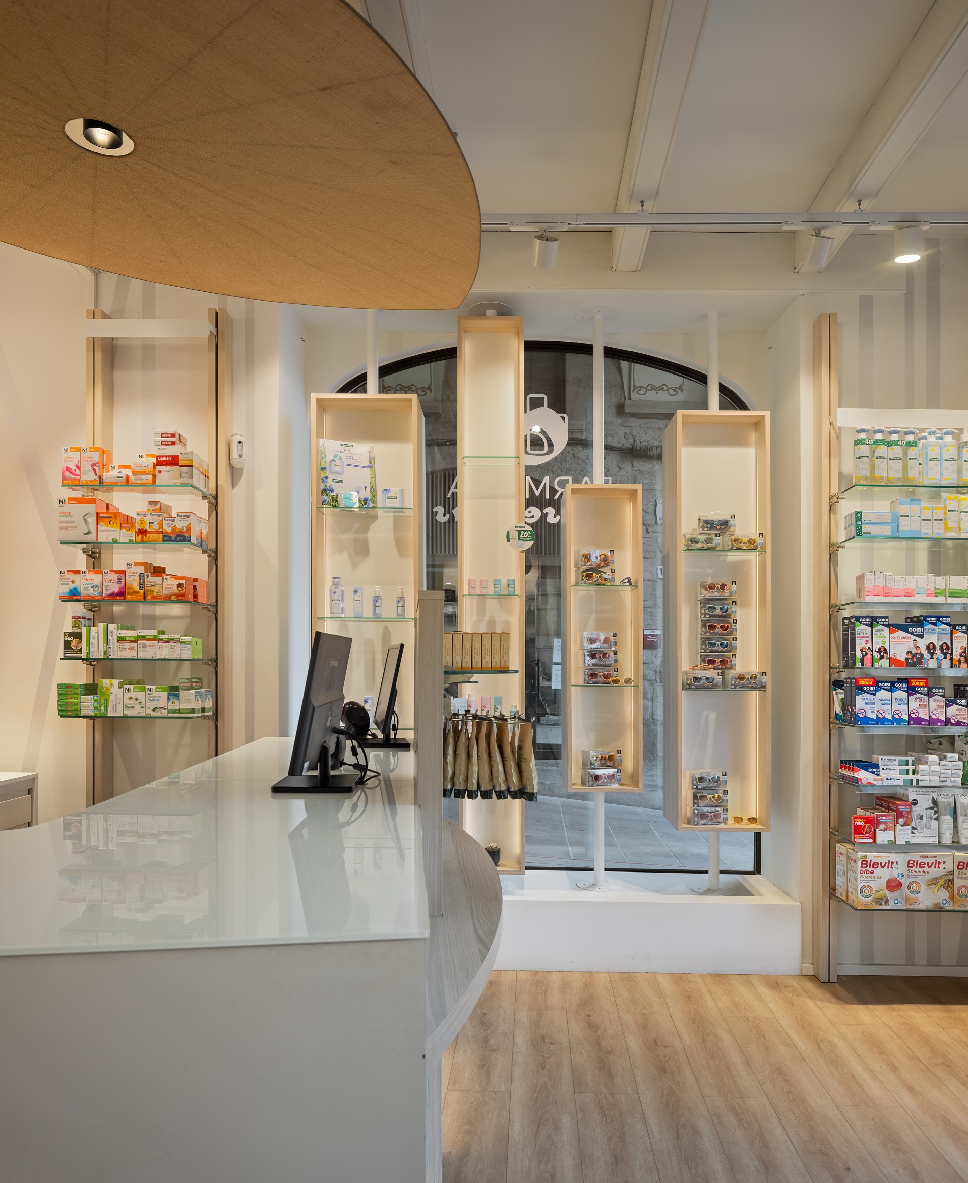 Proyecto interiorismo integral farmacia